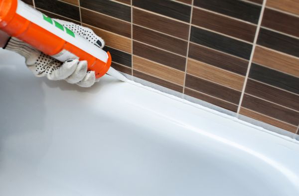 Cost of Bathtub Sealing in Broomfield
