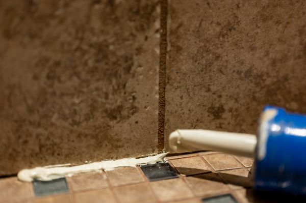 Cost of Shower Caulk Replacement in Broomfield